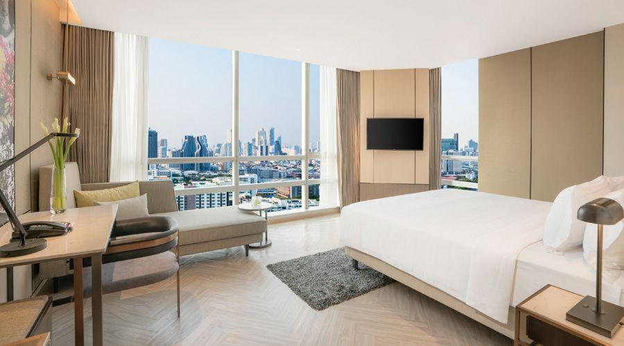 Pathumwan Princess Hotel, room and view of Bangkok skyline