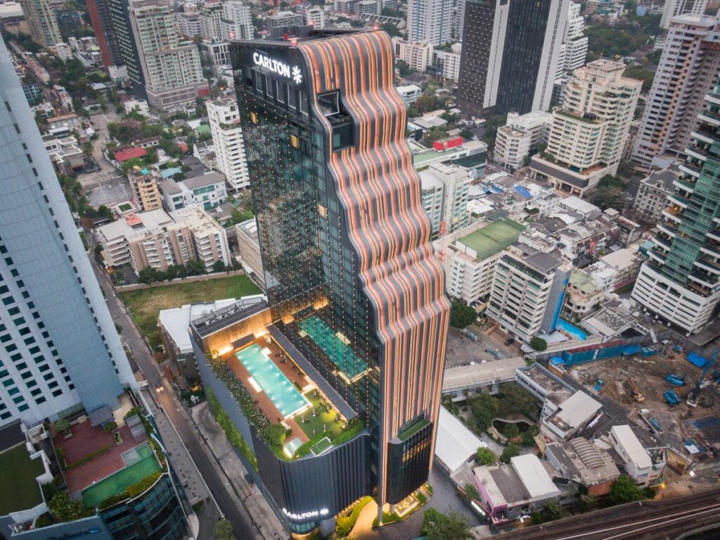 Carlton Hotel Sukhumvit, aerial view with swimming pool