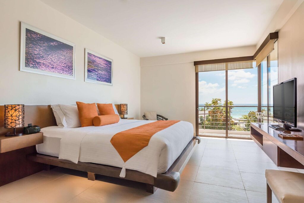 Discovery Boracay Hotel, room with an art wall and a balcony with sea views