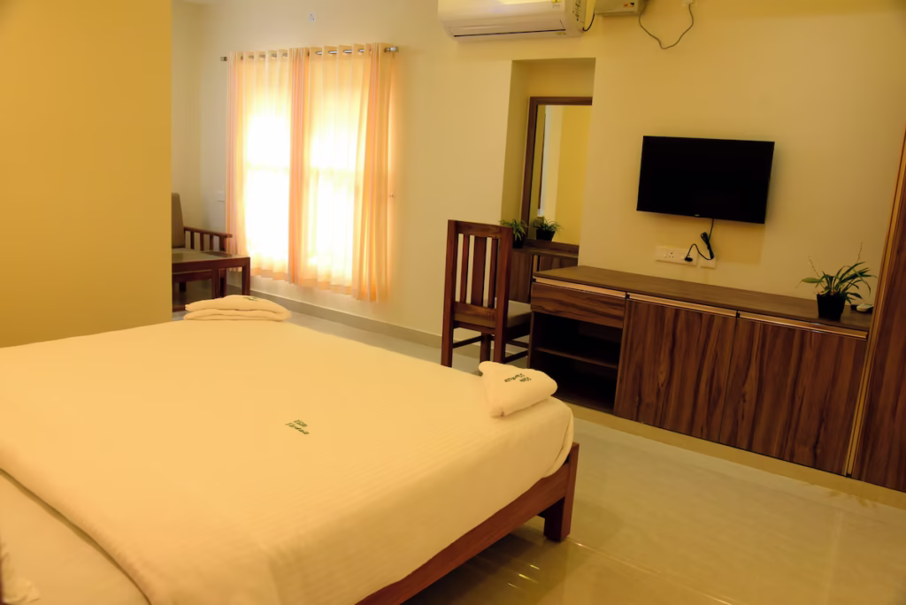 Where To Stay For a Soft Landing In India 47 Villa Varkala, room with work desk