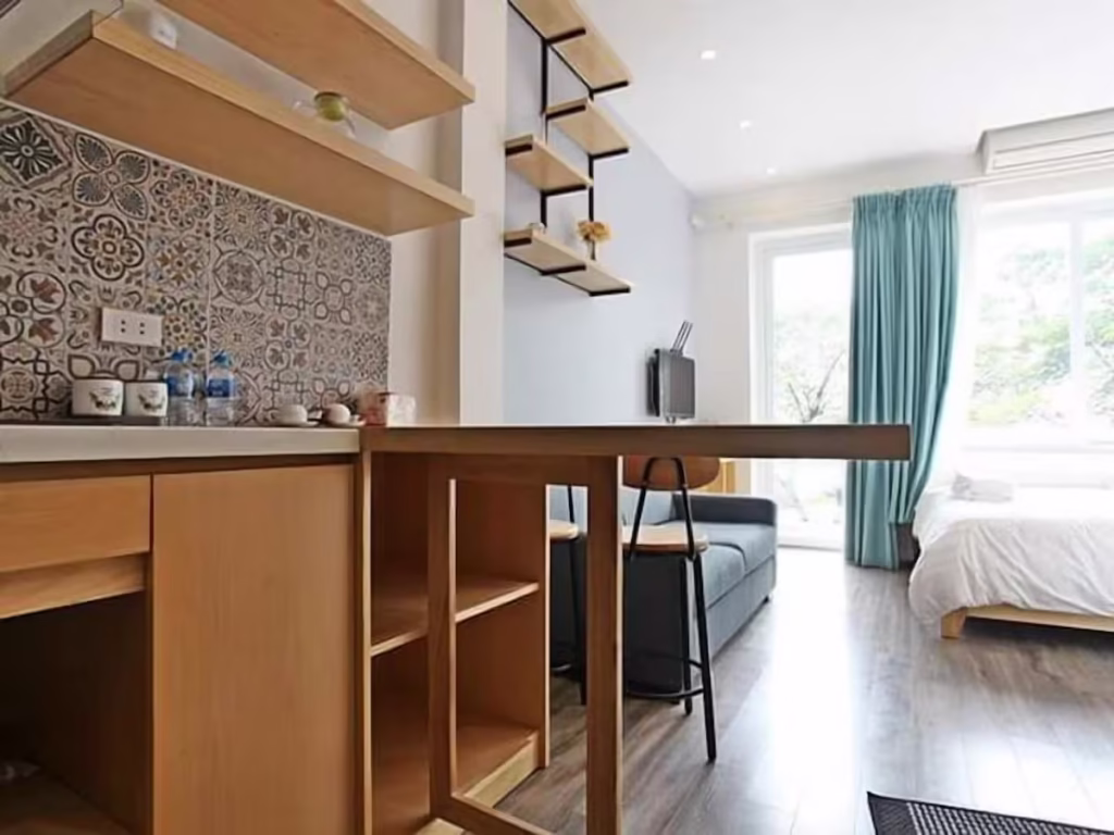 Hanoi Home 2. Lake View Apartment With Fully Equipped Kitchen And Lake Views