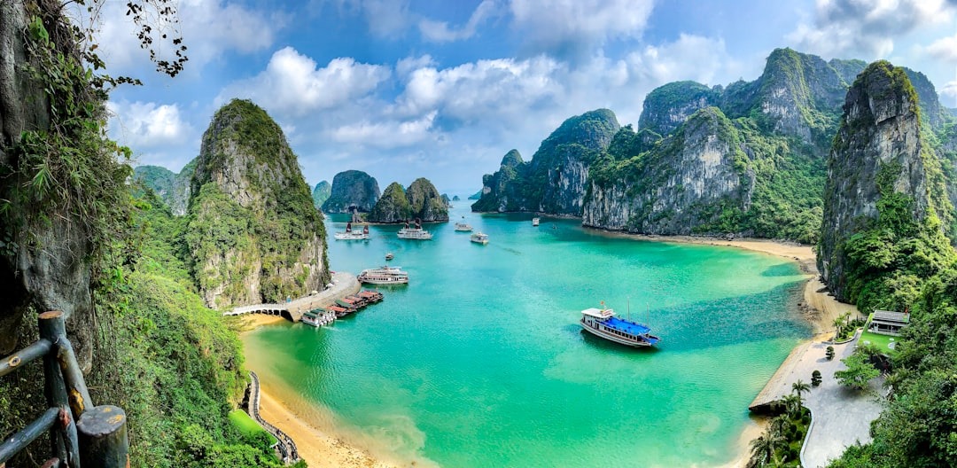 Ha Long Bay, crystal waters and Karsts that make you feel like you're on a different planet