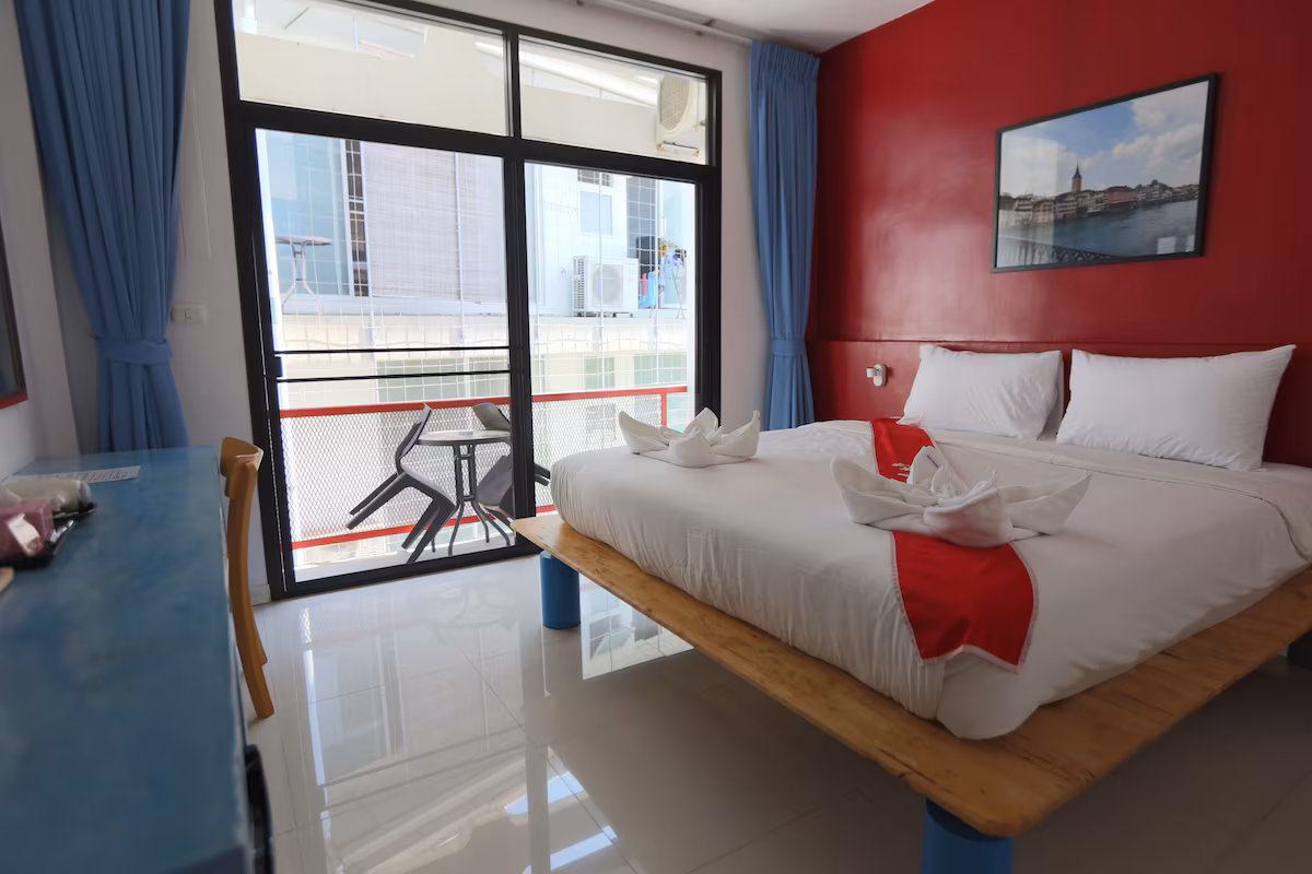 Hotel Montha, room with red accent wall and balcony