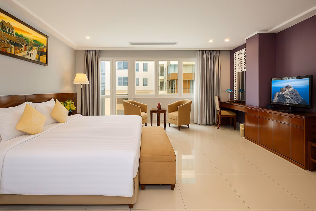 White Lotus Saigon, spacious room with plenty of space for all your shopping bags
