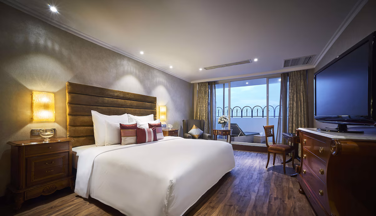 Windsot Plaza Saigon, high end wood furniture, hardwood floors, full sound proofing, and the most comfortable beds in Saigon