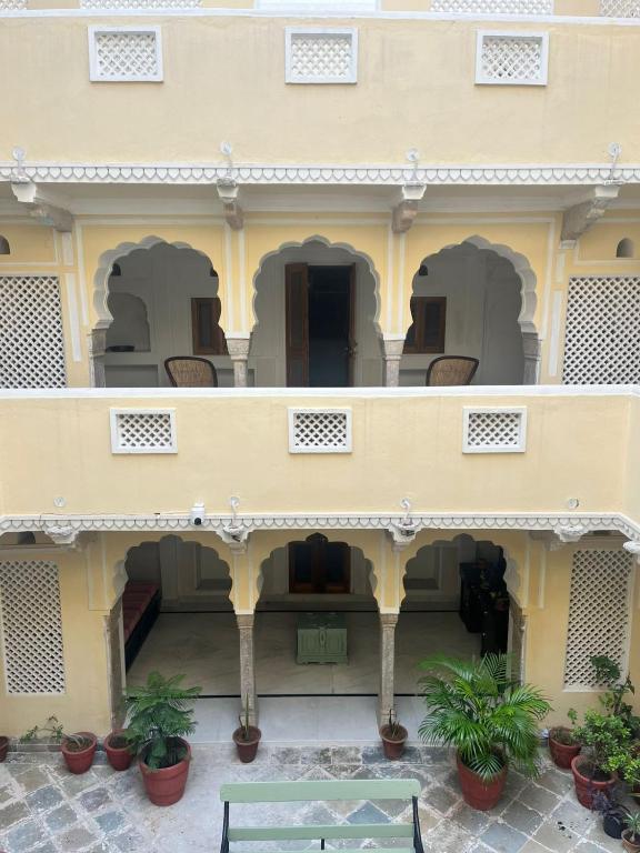 Where to Stay in Jaipur (+ Where Not to Stay): Neighborhoods and Hotels for 2026 4 Khush Haveli, a family guesthouse in the old style with airy balconies and coartyard